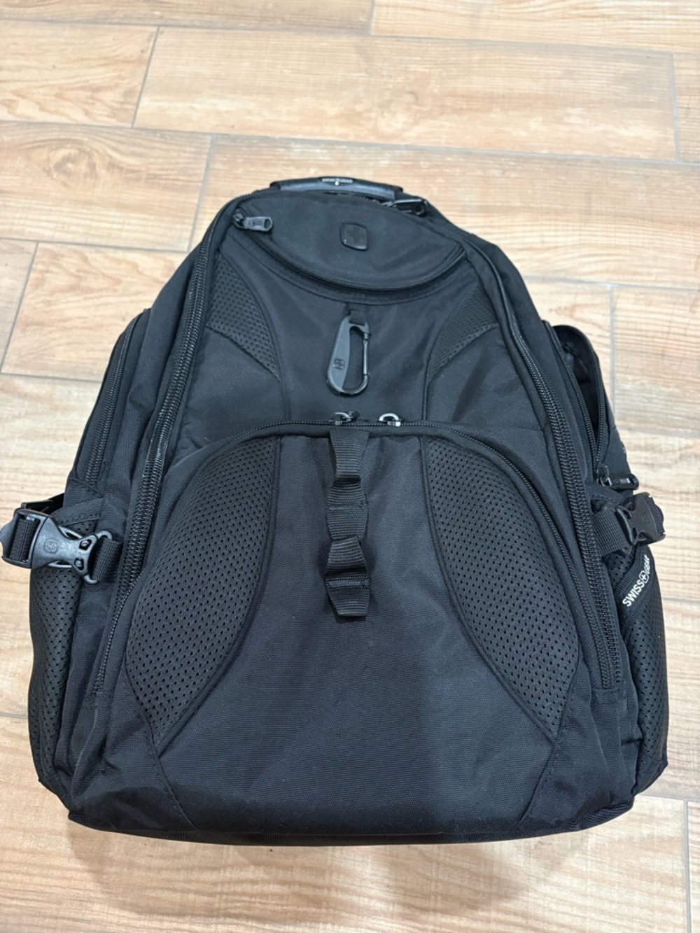 Black Men's Laptop Backpack - SwissGear